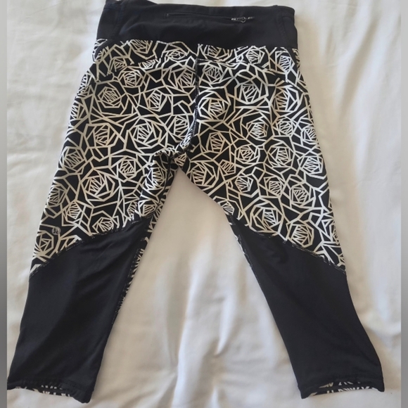 Lululemon Real Quick Crop Leggings – Size 6 – Posey Black/White - Picture 3 of 13